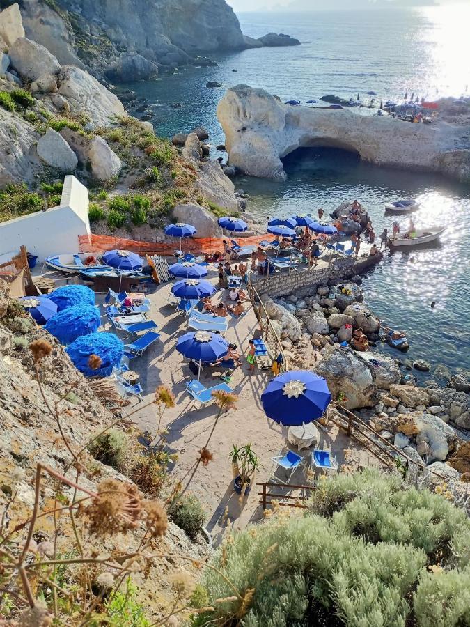 Monolocale Blu Sul Terrazzo A Le Forna Apartment Ponza Exterior photo