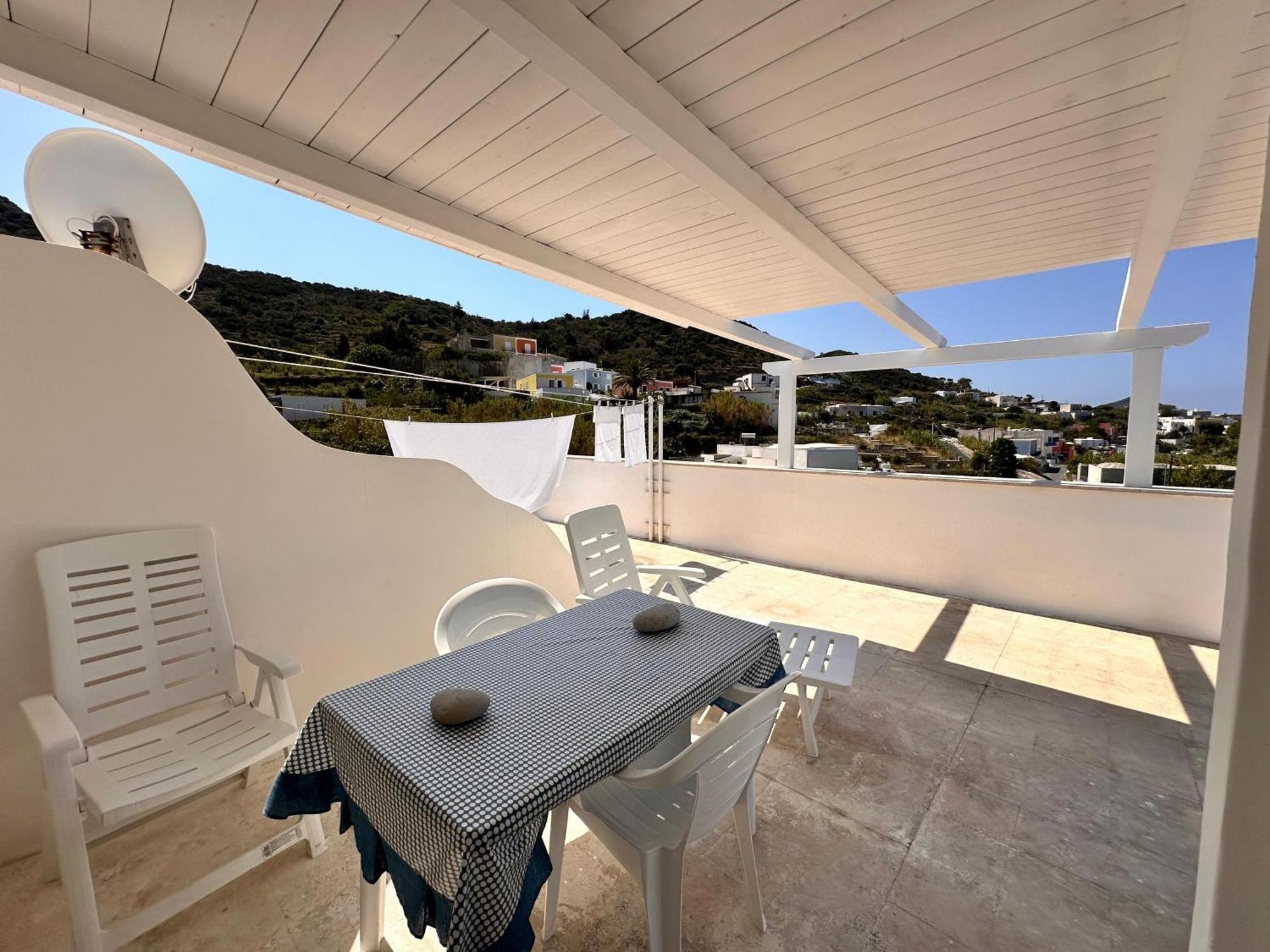 Monolocale Blu Sul Terrazzo A Le Forna Apartment Ponza Exterior photo